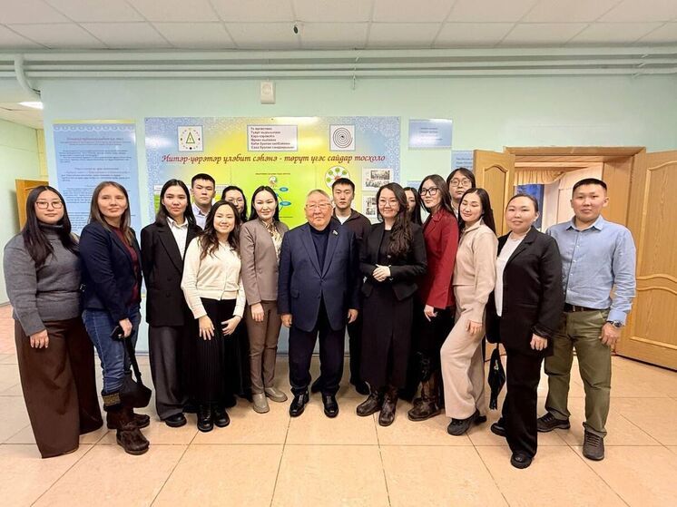 Молодые госслужащие Якутии встретились с сенатором Егором Борисовым