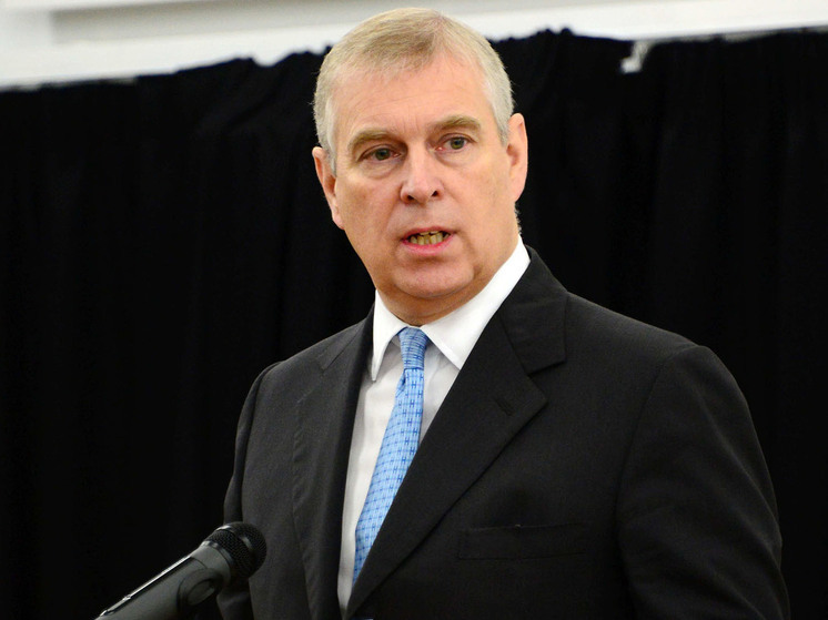 Последний гвоздь в гроб монархии: любовь королевы толкнула сына в объятия педофила