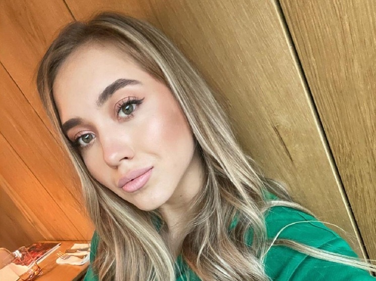 Радионова вернулась из роддома и умилила домашним видео с двумя дочками