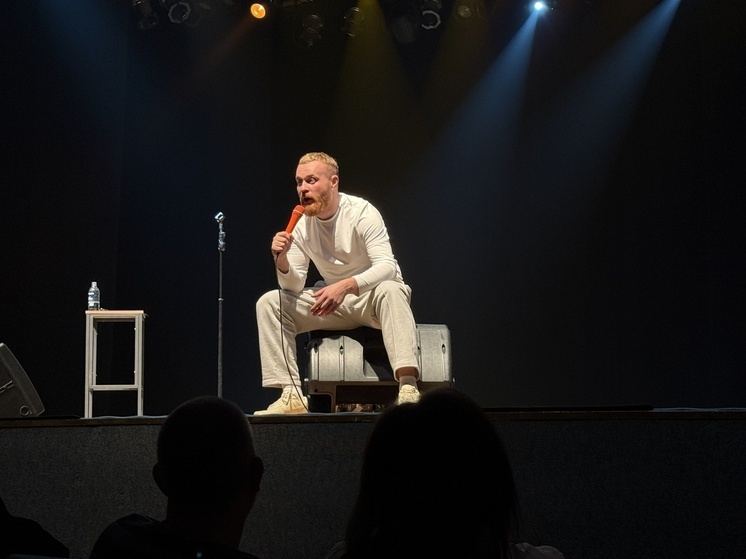 Комик Евгений Чебатков выступил с большим стендапом в Серпухове