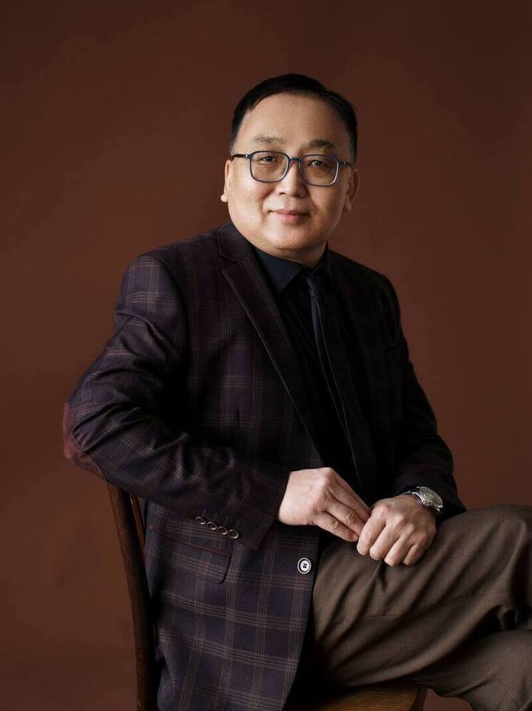 Автор «Түрүүшын дуран» Цырен Шойжонимаев объединяет земляков по обе стороны океана