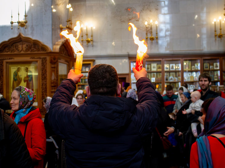 Божественный свет с Ближнего Востока: рассказываем, как Хабаровск встречал Благодатный огонь в 2026 году
