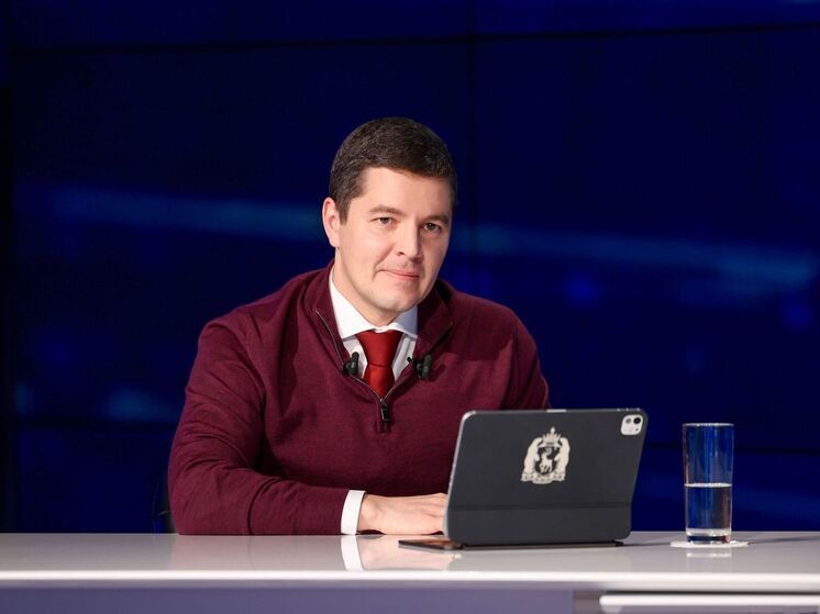 Дмитрий Артюхов поздравил журналистов с 95-летием ямальских СМИ