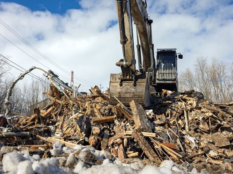 В Красноселькупе снесут аварийный дом на улице 70 лет Октября
